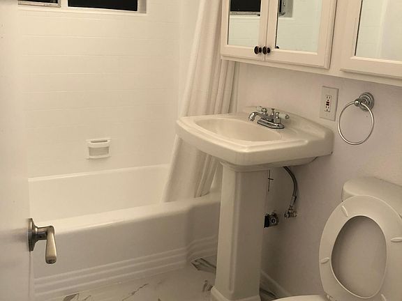3rd image of 1400 N Gardner St APT 4