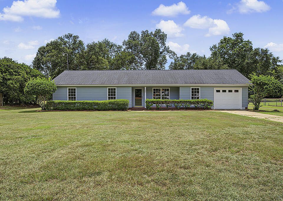 1st image of 104 Honeysuckle Rd