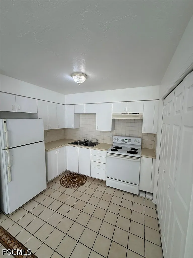 2 bed, 1.0 bath, 875 sqft, $1,200 — Photo 2