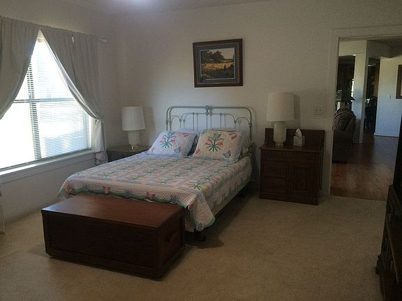 3rd image of 102 Carson St