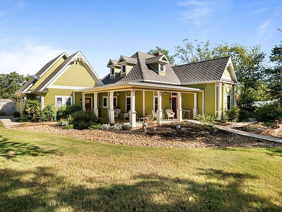 3rd image of 326 W Liberty St