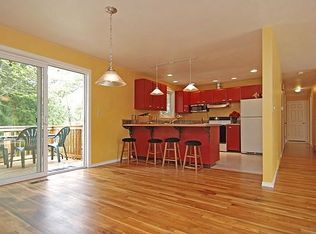 712 Cherry Ave NE, Bainbridge Island, WA 98110