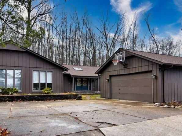 12894 Falling Water Rd, Strongsville, OH 44136