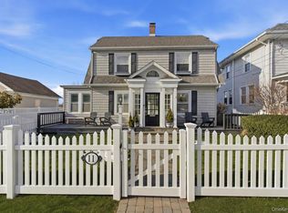 11 Oakland St, Huntington, NY