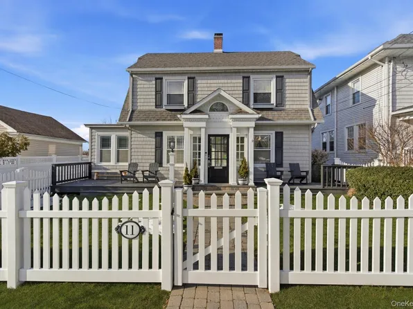 11 Oakland Street, Huntington, NY 11743