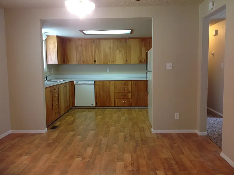 395 W Cranmer Dr — Photo 4