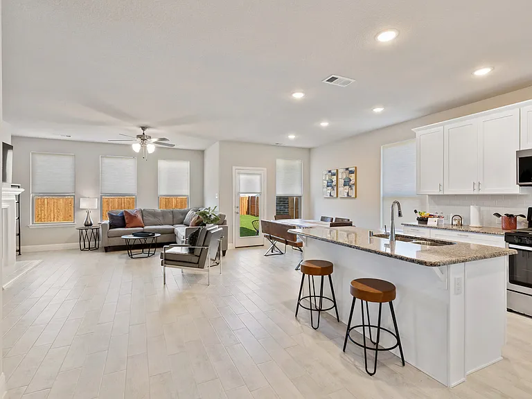950 Waterview Dr — Photo 8