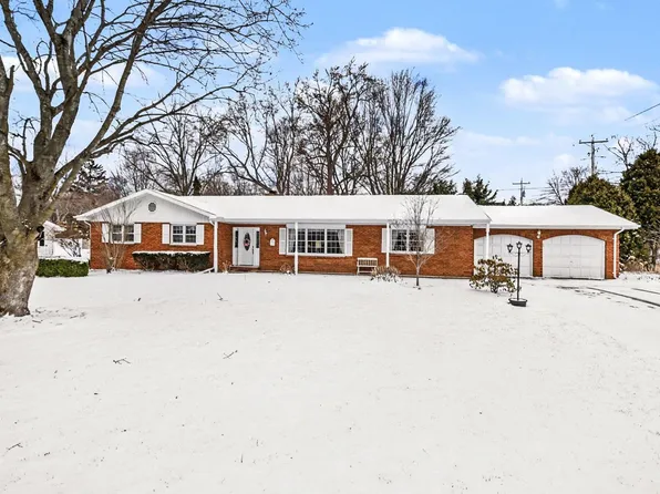 1709 Hacienda Dr, Stevensville, MI 49127