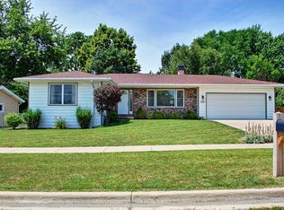 1250 Braeburn Dr, Elgin, IL 60123