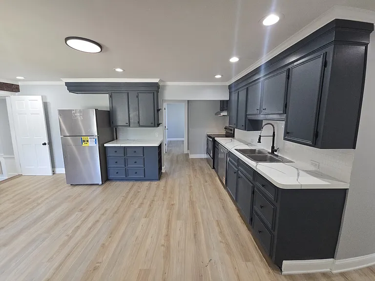 1080 Montgomery St #1 — Photo 1