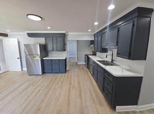 1080 Montgomery St #1, Manchester, NH 03102