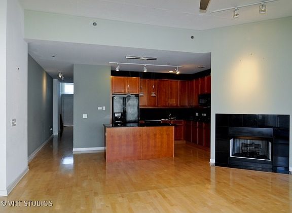 4th image of 333 N Canal St APT 1803