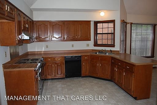 5th image of 122 Rhonda Cir E