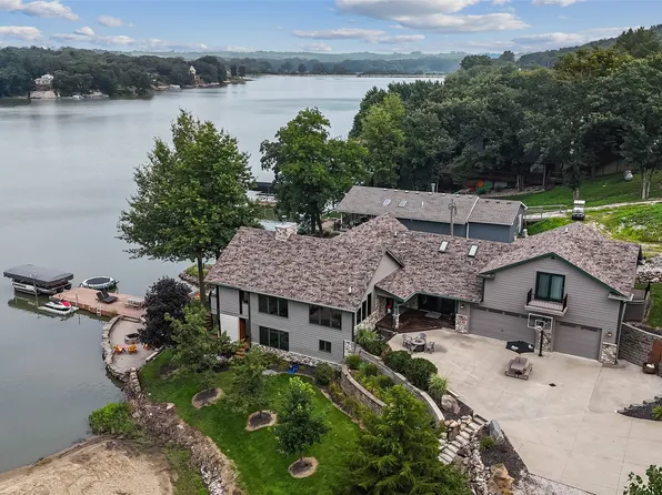 9239 Diamondhead Dr, Dexter, IA 50070