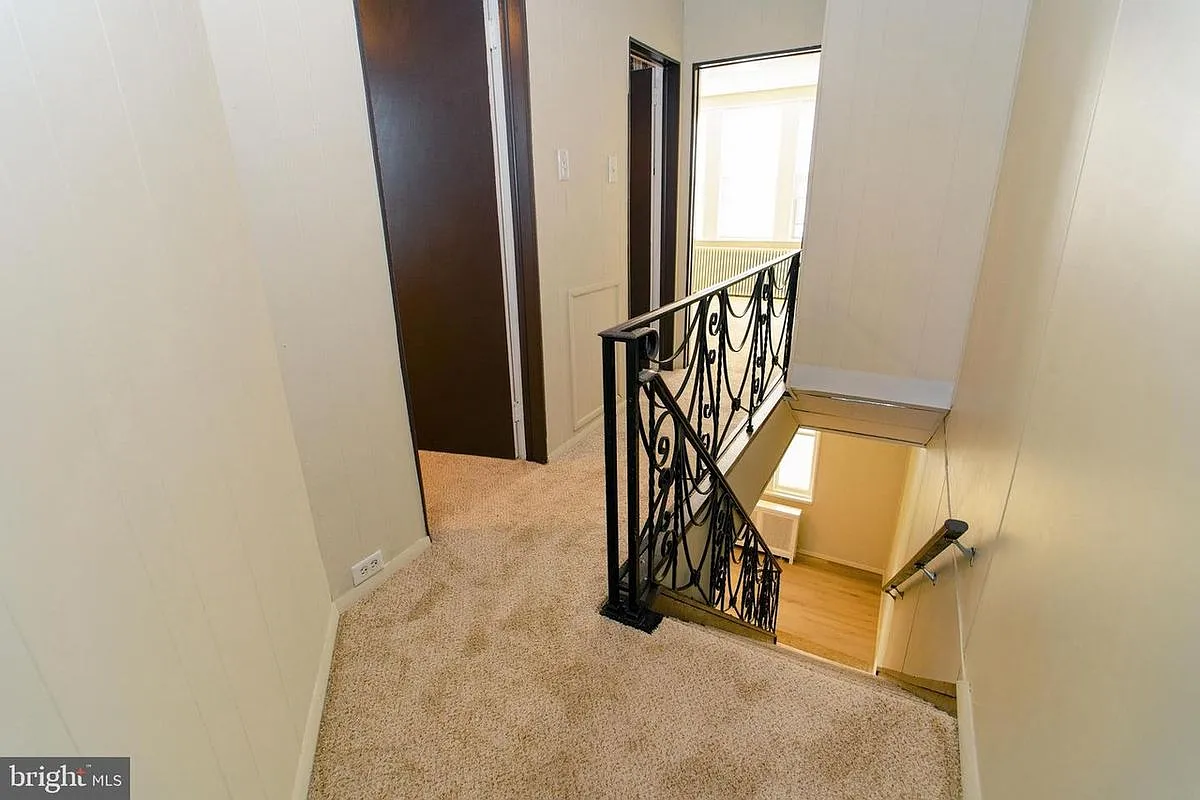 3 bed, 1.5 bath, 1100 sqft, $2,145 — Photo 3