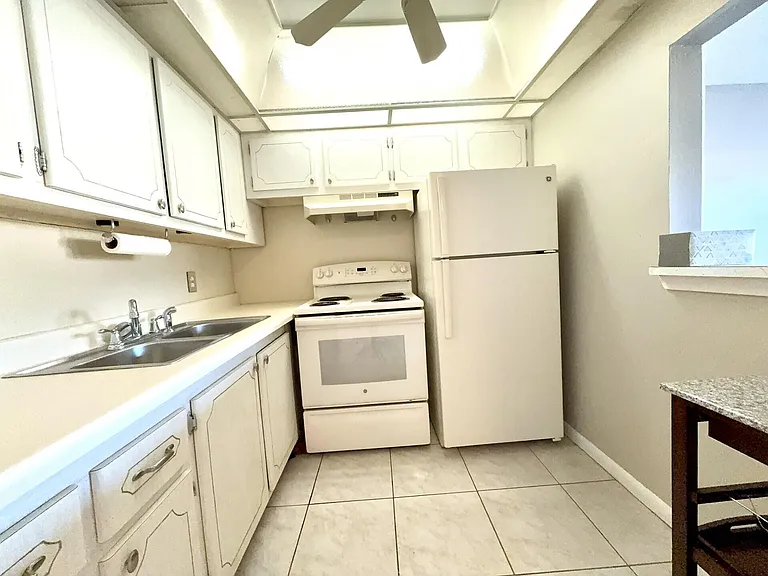 166 Sussex I — Photo 5