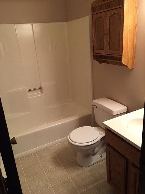 2nd image of 1861 S Sawburg Ave APT 7