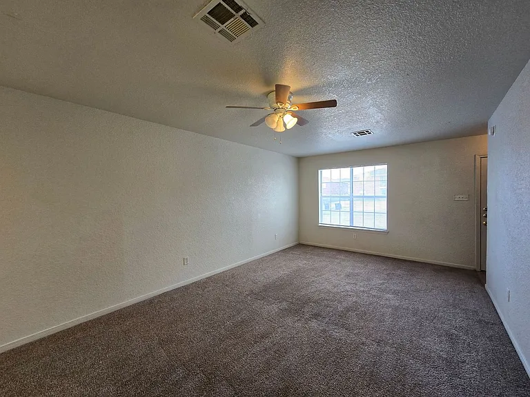 1603 Dugger Cir #B — Photo 7