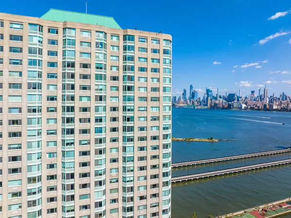 30 River Court image 2 of 21