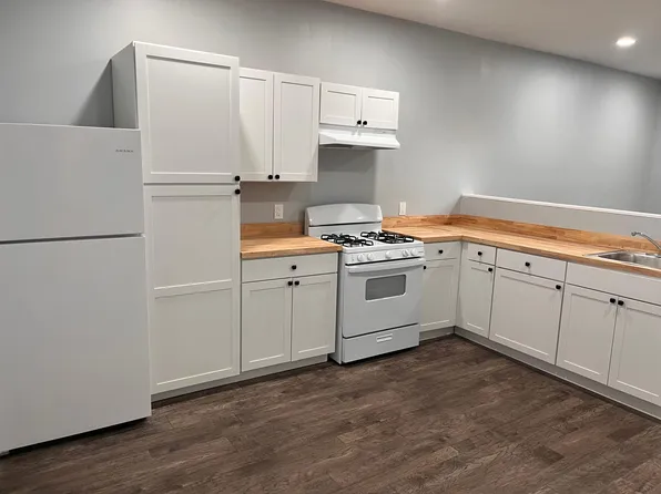 3220 6th Ave APT 3, Troy, NY 12180