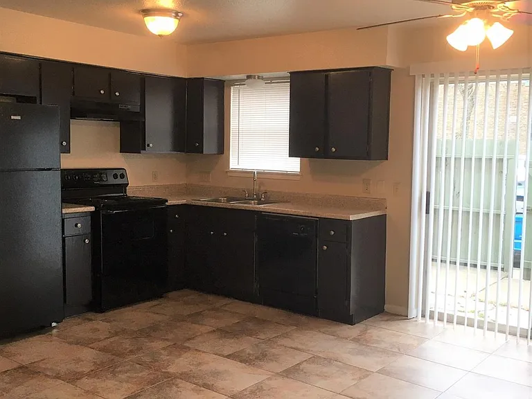 1115 Lyric Ln — Photo 4