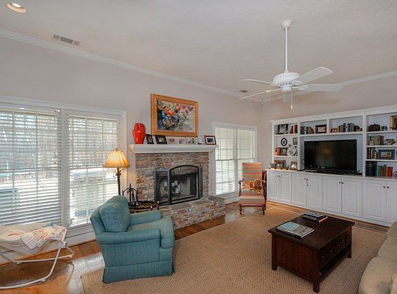 3rd image of 4993 Old River Rd