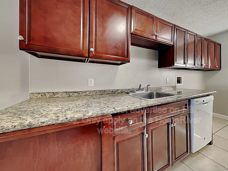 3 bed, 2.0 bath, 1125 sqft, $1,350 — Photo 3
