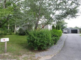 111 Middlesex Rd, Topsham, ME 04086