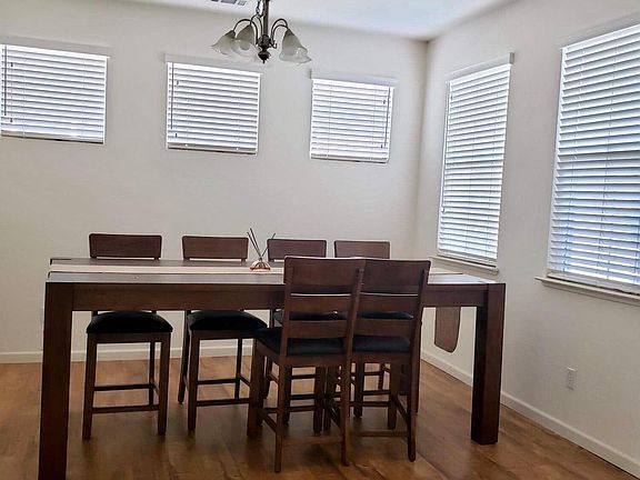 Dinning area. Can also be use as living room.
