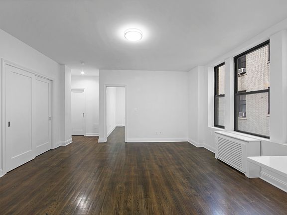 2nd image of 200 W 58th St APT 8C