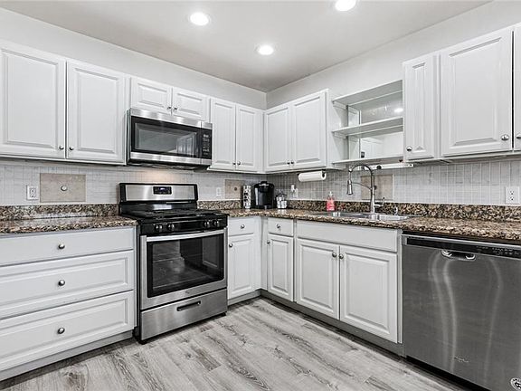 5th image of 2900 S Veronica Dr
