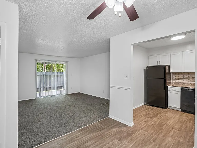 Lewis on Cascade Apartments — Photo 6