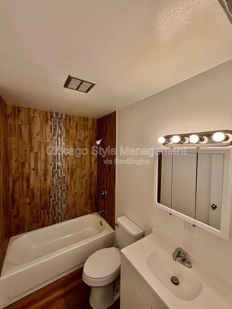 2 bed, 1.0 bath, $1,642 — Photo 4