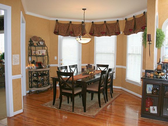 4th image of 200 Woodscape Ct