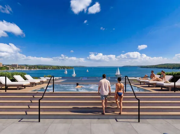 207 W Grandview Pkwy #204, Traverse City, MI 49684