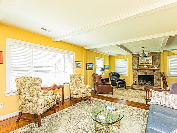 3rd image of 8208 N Mayfield Ln