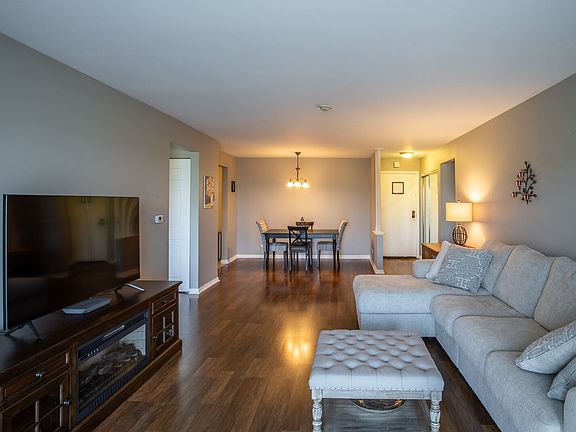 4th image of 2050 Valencia Dr APT 407C
