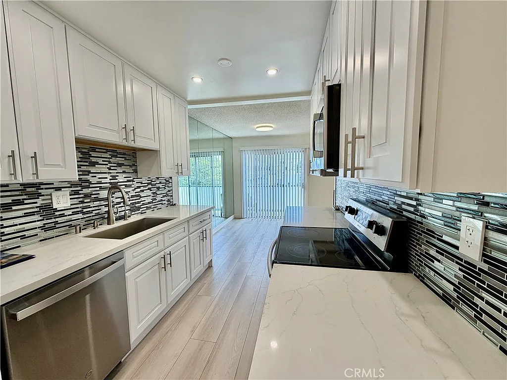 2 bed, 1238 sqft, $3,250 — Photo 1