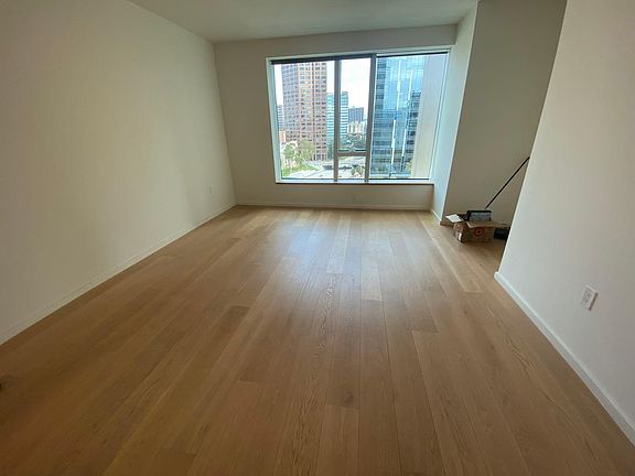 2nd image of 889 Francisco St Unit 1611