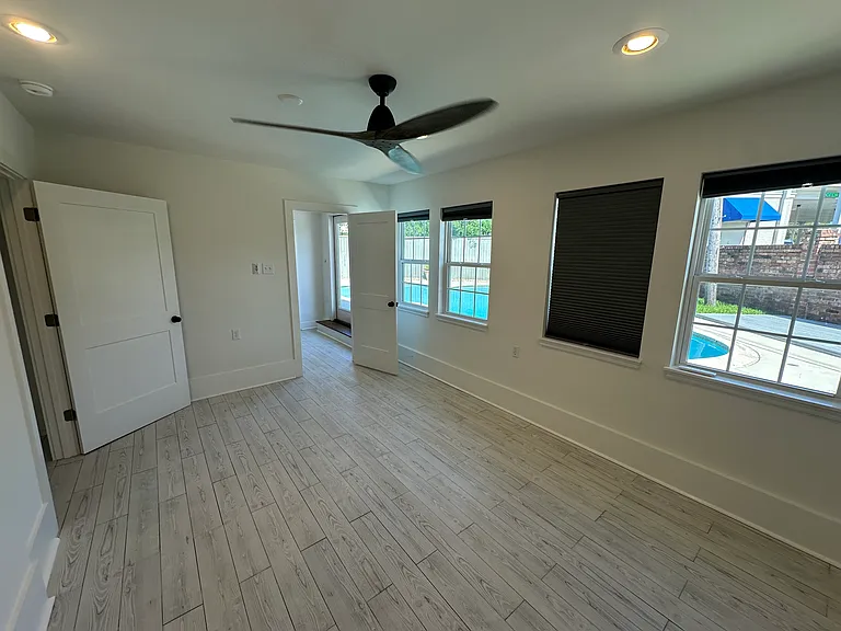6423 S Claiborne Ave — Photo 11