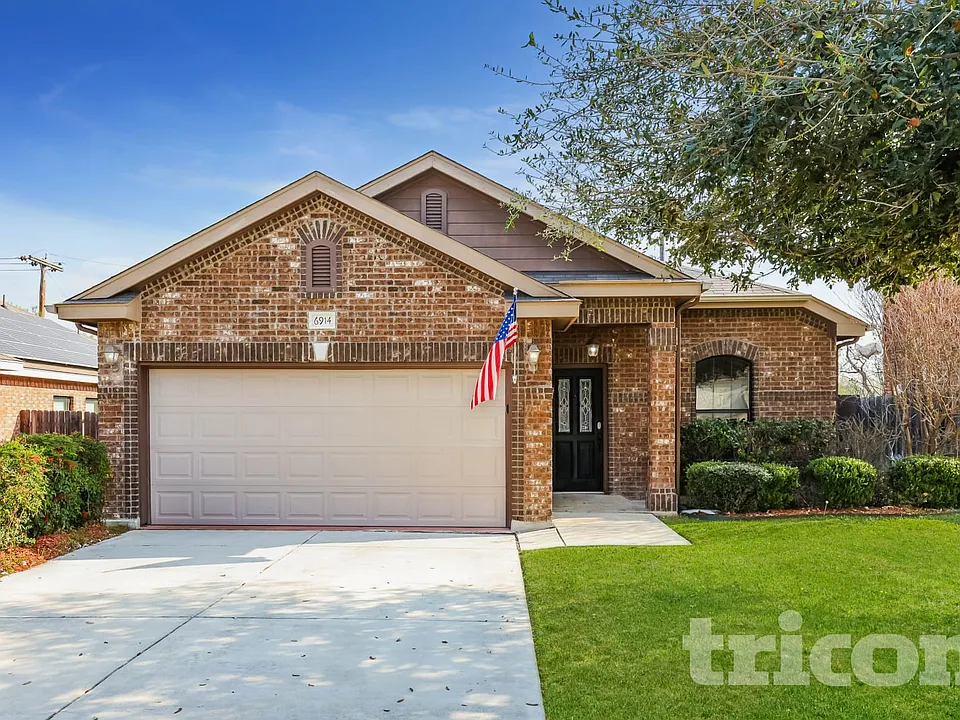 6914 Sabine Pass