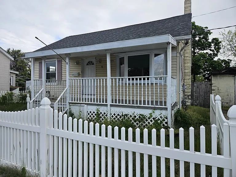 1 Princeton Ave — Photo 4