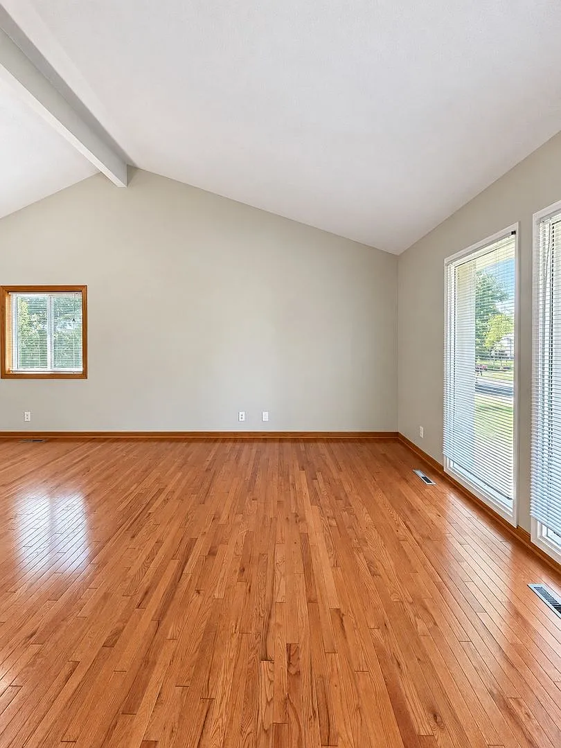 More Space, More Comfort! Welcome Home to La Vista! — Photo 4