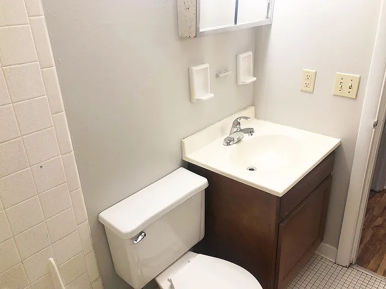 440 Ludlow Ave — Photo 7