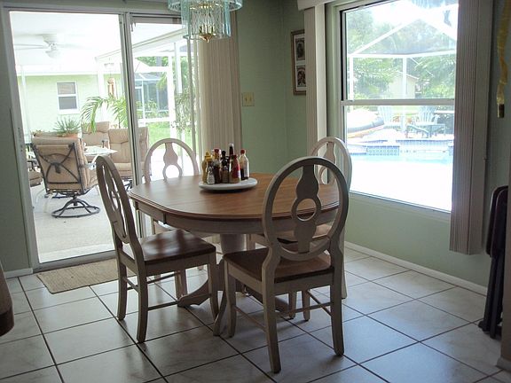 breakfast room 