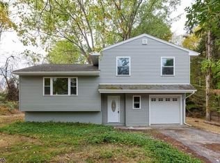 30 Skytop Rd, Newton, NJ 07860