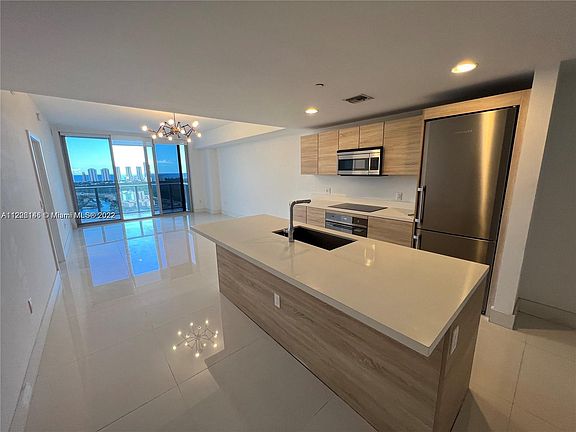 5th image of 16385 Biscayne Blvd Unit 3019