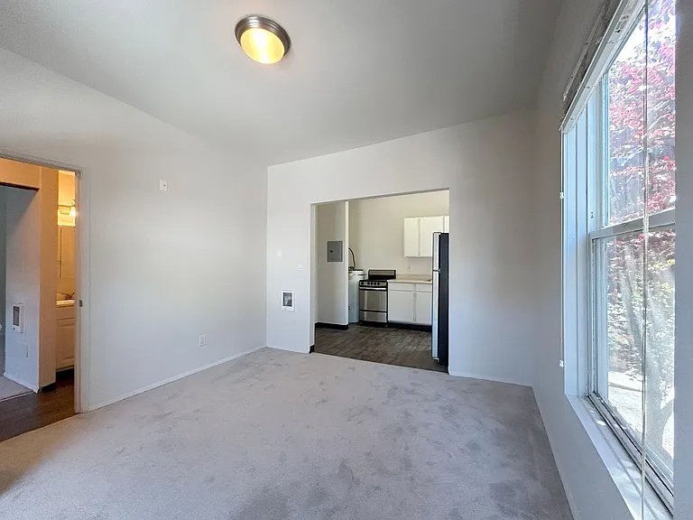 Ludlow B Apartments — Photo 14