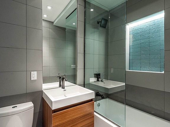 4th image of 860 Macon St #7