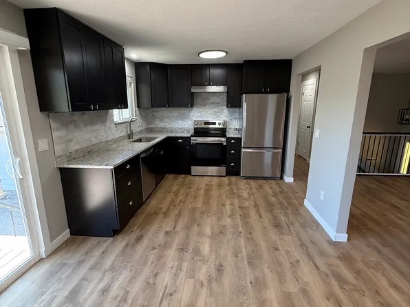 992 E Sunburn Ln, Sandy, UT 84094